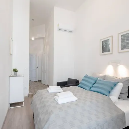 Modern With Aircon And Balcony In The Center Budapest