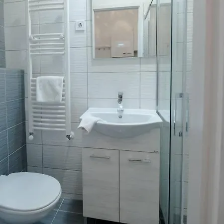 Modern With Aircon And Balcony In The Center Appartement Boedapest